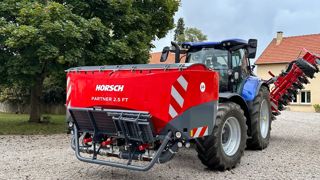 La trémie frontal Partner 2.5 FT de Horsch est désormais disponible en version double ou triple cuve. La trémie frontal Partner 2.5 FT de Horsch est désormais disponible en version double ou triple cuve.