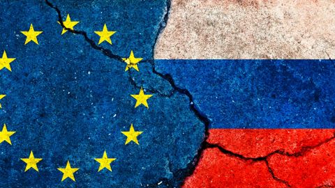 L'Union européenne se prépare à taxer les engrais russes pour limiter sa dépendance et priver Moscou de revenus stratégiques.
