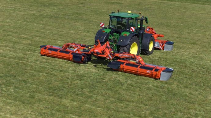 La GMD 9530 RV fauche et andaine sans système de conditionnement.