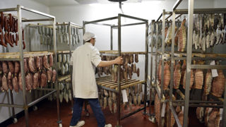 L’agencement du laboratoire est un enjeu fort. Il impacte l’organisation du travail et potentiellement aussi la qualité des produits. L’agencement du laboratoire est un enjeu fort. Il impacte l’organisation du travail et potentiellement aussi la qualité des produits.