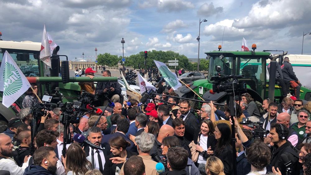 Les agriculteurs de la FNSEA/JA mobilisés lundi 26 mai devant l'Assemblée nationale.