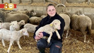 Jeanne Touzelet a été élue meilleure jeune bergère de France lors de l'édition 2025 du Salon de l'agriculture, à Paris. Jeanne Touzelet a été élue meilleure jeune bergère de France lors de l'édition 2025 du Salon de l'agriculture, à Paris.