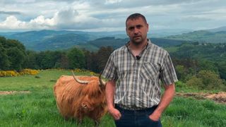 Emeric Deraedt est éleveur de Highlands, et président de la French Highland Cattle Society. Avec autour de 15 000 Highlands en France, l'organisme de sélection créé à l'automne vise à structurer la race selon les standards écossais. Emeric Deraedt est éleveur de Highlands, et président de la French Highland Cattle Society. Avec autour de 15 000 Highlands en France, l'organisme de sélection créé à l'automne vise à structurer la race selon les standards écossais.