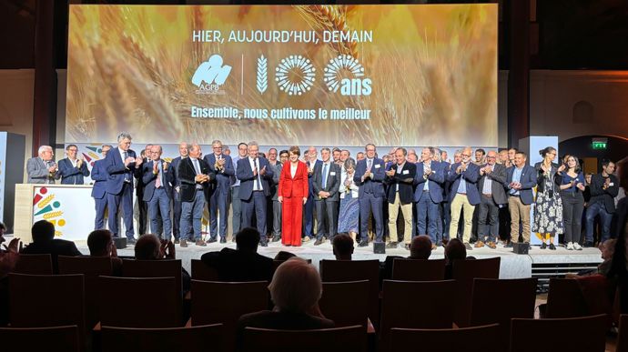 À l’occasion du congrès marquant les 100 ans de l’AGPB, mercredi 28 mai à Paris, plus de 450 participants se sont rassemblés autour du président Éric Thirouin, et de la ministre de l'agriculture, Annie Genevard.
