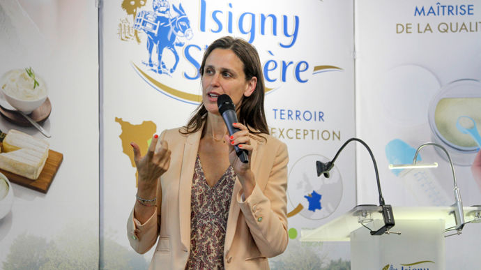 « C’est une opportunité supplémentaire pour les producteurs d’Isigny », s'exclamait Laetitia Albertini, directrice du conseil d’administration de H&H Group au sujet de l’annonce du rapatriement intégral des productions de lait de vache pour H&H sur le site normand d'Isigny-Sainte-Mère.