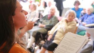 L'association Se Canto forme des équipes qui vont chanter dans les Ehpad, partout en France.