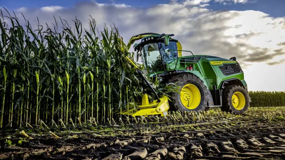 Les ensileuses John Deere passent la barre des 1 000 ch ! Les ensileuses John Deere passent la barre des 1 000 ch !