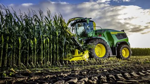 Les ensileuses John Deere passent la barre des 1 000 ch ! Les ensileuses John Deere passent la barre des 1 000 ch !