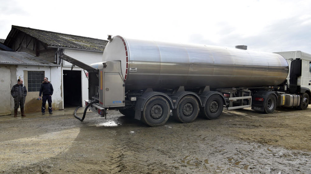 En avril 2025, la collecte de lait de vache augmente comme son prix qui s'établit à 492,5 euros les 1 000 litres en avril 2025, pour le lait conventionnel à teneurs réelles, selon Agreste.