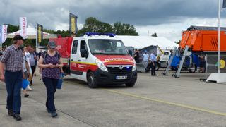 Les services de sécurité ont demandé l'évacuation du salon vers 15 heures face aux rafales annoncées de vents violents.