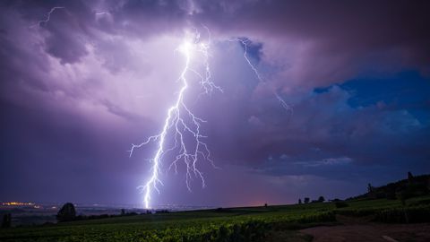 Fortes pluies, grêle : 13 départements en vigilance orange aux orages mercredi Fortes pluies, grêle : 13 départements en vigilance orange aux orages mercredi
