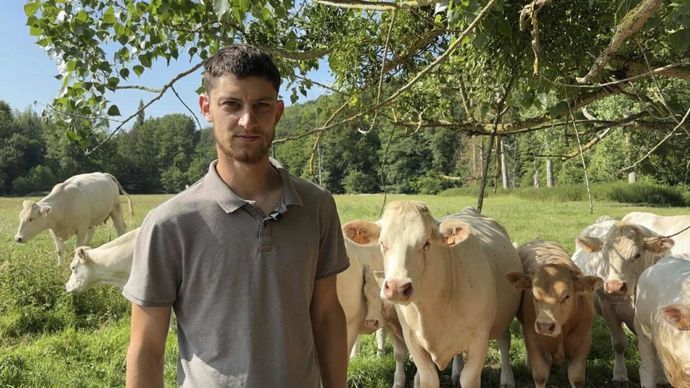 Pour Alexis, le croisement permet de limiter le travail d'astreinte durant les périodes de vêlage.