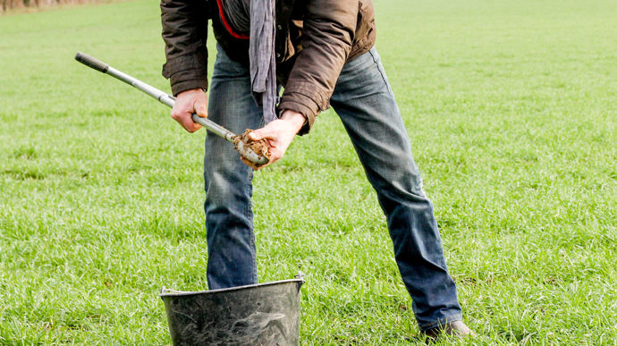 Auréa AgroSciences conserve ses activités historiques d’analyses de terre, de reliquats d’azote, d’analyses de végétaux et de supports de culture, ainsi que les services de prélèvements et d’expertise agronomique.