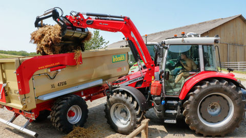 Le Massey Ferguson 5S.135 abrite un moteur maison de 4,4 L de cylindrée, d'abord, lui confère 135 ch de puissance maximale. Le Massey Ferguson 5S.135 abrite un moteur maison de 4,4 L de cylindrée, d'abord, lui confère 135 ch de puissance maximale.