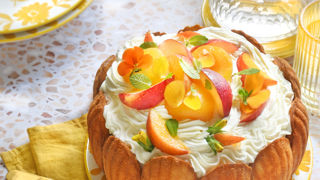 Recette de charlotte aux trois fruits d'été. Recette de charlotte aux trois fruits d'été.
