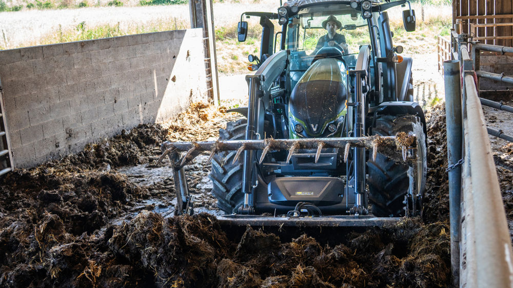 Valtra G135 Versu : vue imbattable sur le chargeur