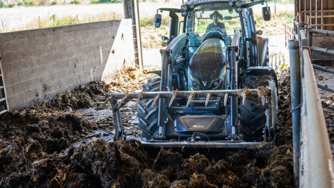 Valtra G135 Versu : vue imbattable sur le chargeur Valtra G135 Versu : vue imbattable sur le chargeur