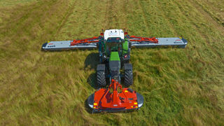 Kuhn présente la GMD 15030, une faucheuse portée de 14,5 mètres de largeur de travail. Kuhn présente la GMD 15030, une faucheuse portée de 14,5 mètres de largeur de travail.