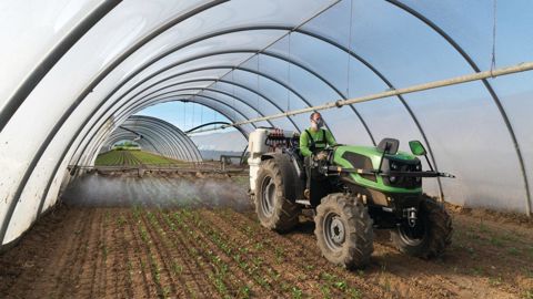 Les tracteurs Deutz-Fahr devrait trouver leur marché dans les exploitations d'agriculture spécialisée d'Afrique de l'est. Les tracteurs Deutz-Fahr devrait trouver leur marché dans les exploitations d'agriculture spécialisée d'Afrique de l'est.