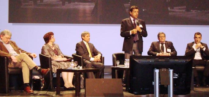 Xavier Beulin, au congrès de Montpelier en 2012. Avec les leaders des sections spécialisées, il recevait le commissaire européen, Dacian Ciolos.