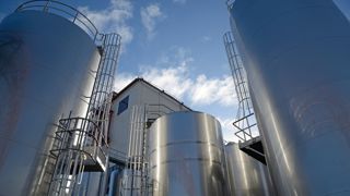 Actuellement troisième importateur mondial de poudre de lait, l'Algérie mise sur ce projet pour renforcer son autonomie alimentaire. Actuellement troisième importateur mondial de poudre de lait, l'Algérie mise sur ce projet pour renforcer son autonomie alimentaire.