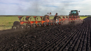 Kuhn présente les Multi-Challenger XT, ds charrues semi-portées disponibles jusqu'à 14 corps. Kuhn présente les Multi-Challenger XT, ds charrues semi-portées disponibles jusqu'à 14 corps.
