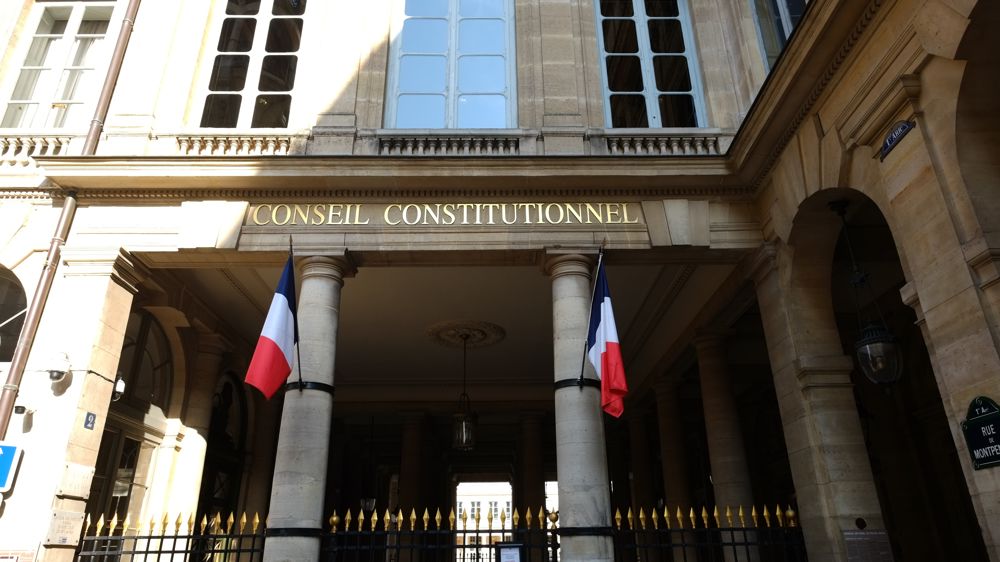 Le conseil constitutionnel a rendu une décision contrastée sur la loi Duplomb, censurant la mesure réintroduisant sous conditions l'acétamipride.