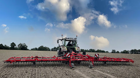 Kverneland dévoilera le prototype de sa herse étrille Arcadia à Agritechnica 2025 avant de lancer les versions commerciales en 2026.