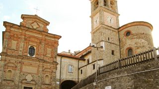 Cravanzana est l’un des hauts lieux de la production nucicole du Piémont. Cravanzana est l’un des hauts lieux de la production nucicole du Piémont.