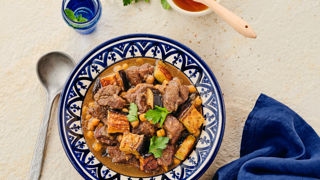 Recette de tajine d'agneau aux aubergines et miel. Recette de tajine d'agneau aux aubergines et miel.