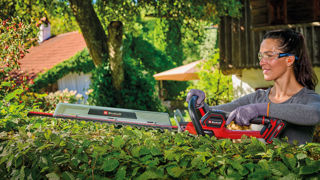 Ce taille-haie est compatible avec les batteries Power X-Change de 18 V du fabricant.