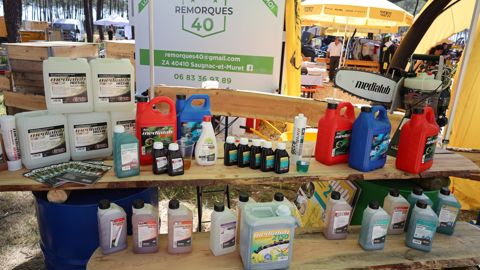 Une gamme complète de lubrifiants, d'huiles, de carburants et de produits nettoyants.