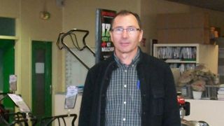 Claude Garry dans l'entreprise Garry Bresse Moteurs lors d'un reportage réalisé en 2012.