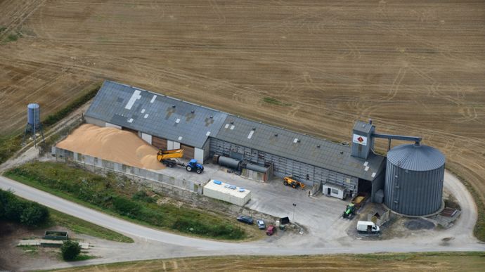 Le négoce Carré investit dans ses silos de stockage (ici à Campigneulles-les-Petites, dans le Pas-De-Calais) pour accompagner la progression de sa collecte, qui devrait atteindre 1 million de tonnes dès l'exercice 2025-2026.