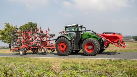 Les quatre modèles de la gamme affichent, avec le système Fendt DynamicPerformance, de 426 ch à 550 ch.