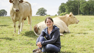 Eleveuse et consultante, Anne-Cécile Suzanne raconte ses parcours professionnels dans son livre Les Sillons que l'on trace (éd. Fayard).