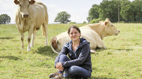 Eleveuse et consultante, Anne-Cécile Suzanne raconte ses parcours professionnels dans son livre Les Sillons que l'on trace (éd. Fayard).