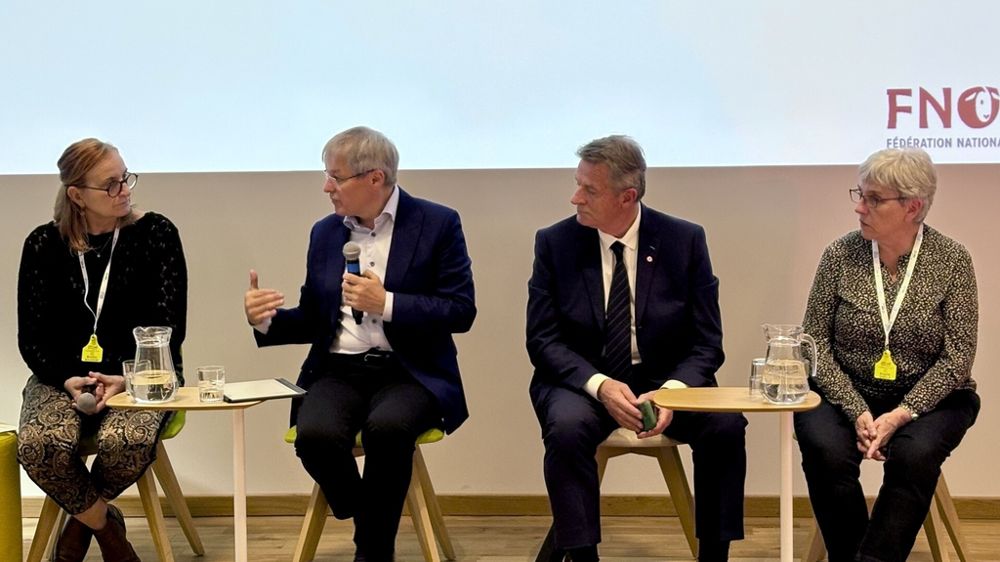 Dacian Ciolos échange avec le sénateur Jean-Marc Boyer et des représentantes de la FNO sur les dangers de la réforme de la Pac.