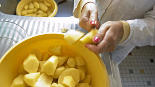 Le collectif Nourrir rappelle les mesures « indispensables » pour faire de l'alimentation un droit pour toutes et tous. Le collectif Nourrir rappelle les mesures « indispensables » pour faire de l'alimentation un droit pour toutes et tous.