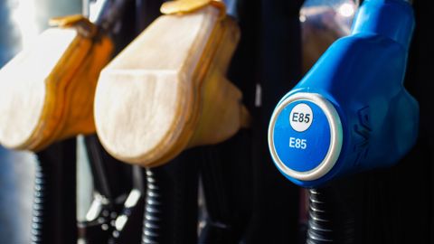Le projet de loi de finances (PLF) pour 2026 prévoit la réduction progressive de l'avantage fiscal pour le carburant E85 (éthanol), produit notamment à partir de betteraves en France.
