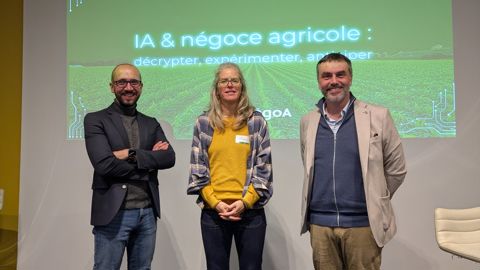Le congrès régional de NegoA sur l’IA a bénéficié des éclairages d’Emmanuel Derrien (expert et conférencier en IA), à gauche, d'Emmanuelle Gourdain (cheffe du service Innovations digitales et méthodologie d’Arvalis) et de Guillaume Nanot (directeur de la transformation digitale chez Soufflet agriculture).