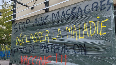 Depuis plusieurs jours, la Coordination rurale se mobilise contre l'abattage totale des animaux présents dans les foyers de dermatose nodulaire contagieuse. Depuis plusieurs jours, la Coordination rurale se mobilise contre l'abattage totale des animaux présents dans les foyers de dermatose nodulaire contagieuse.