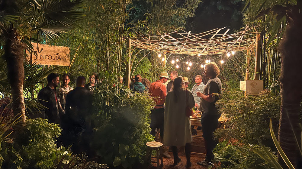 A Jardins, Jardin 2025, un îlot végétal a mis en avant le bambou. Il a été créé par Synfolia, en partenariat avec Jean-Baptiste Dubois et Déambulons. Il a servi de cadre pour la soirée intégration des Pépinières de la Bambouseraie. A Jardins, Jardin 2025, un îlot végétal a mis en avant le bambou. Il a été créé par Synfolia, en partenariat avec Jean-Baptiste Dubois et Déambulons. Il a servi de cadre pour la soirée intégration des Pépinières de la Bambouseraie.