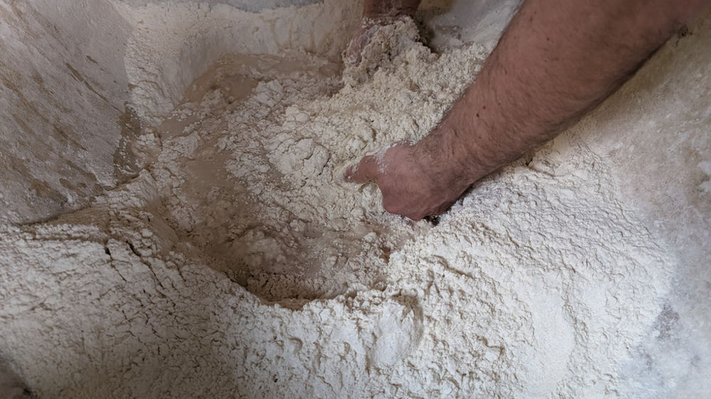 Des méthodes à très fort ensemencement sont également pratiquées, avec incorporation de 40 à 100 % du poids de levain par rapport à celui de la farine. Des méthodes à très fort ensemencement sont également pratiquées, avec incorporation de 40 à 100 % du poids de levain par rapport à celui de la farine.