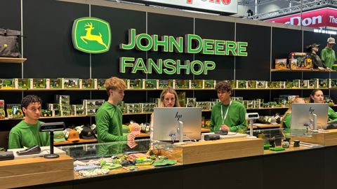 Les amoureux de John Deere ont de quoi s'équiper en jaune et vert des pieds à la tête.