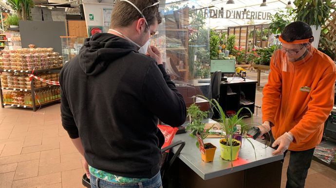 La certification obligatoire s'appliquera aux commerces physiques et e-commerces qui utilisent un logiciel ou système de caisse pour la vente aux particuliers et qui sont assujettis à la TVA, tous secteurs d’activité confondus.