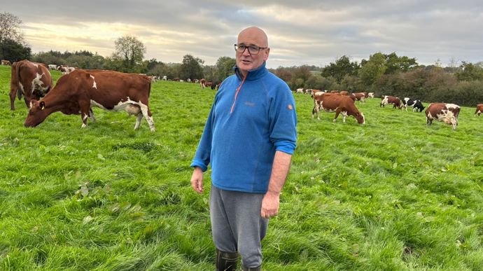 Grâce au nouveau site de traite, Tom Dunne et son fils Mike abaissent le chargement animal du premier site (photo).