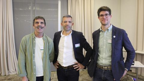 Florian Baloche (au centre), dirigeant d'Appro Vert, a pris la présidence de NégoA dans l'Ouest à la suite de Loïc Morisseau (à g.), ex-dirigeant de La Source, au côté de Cyril Legris, référent régional.