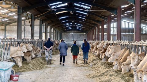 Annie Genevard lors de sa visite en Haute-Garonne.