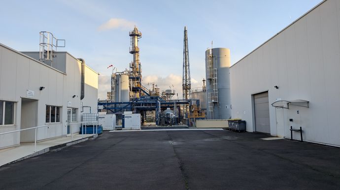 A Grand-Quevilly (Seine-Maritime), Tessenderlo Kerley dispose d'une unité de production de thiosulfate d'ammonium à haut dosage, d'une capacité de 112 000 t/an.
